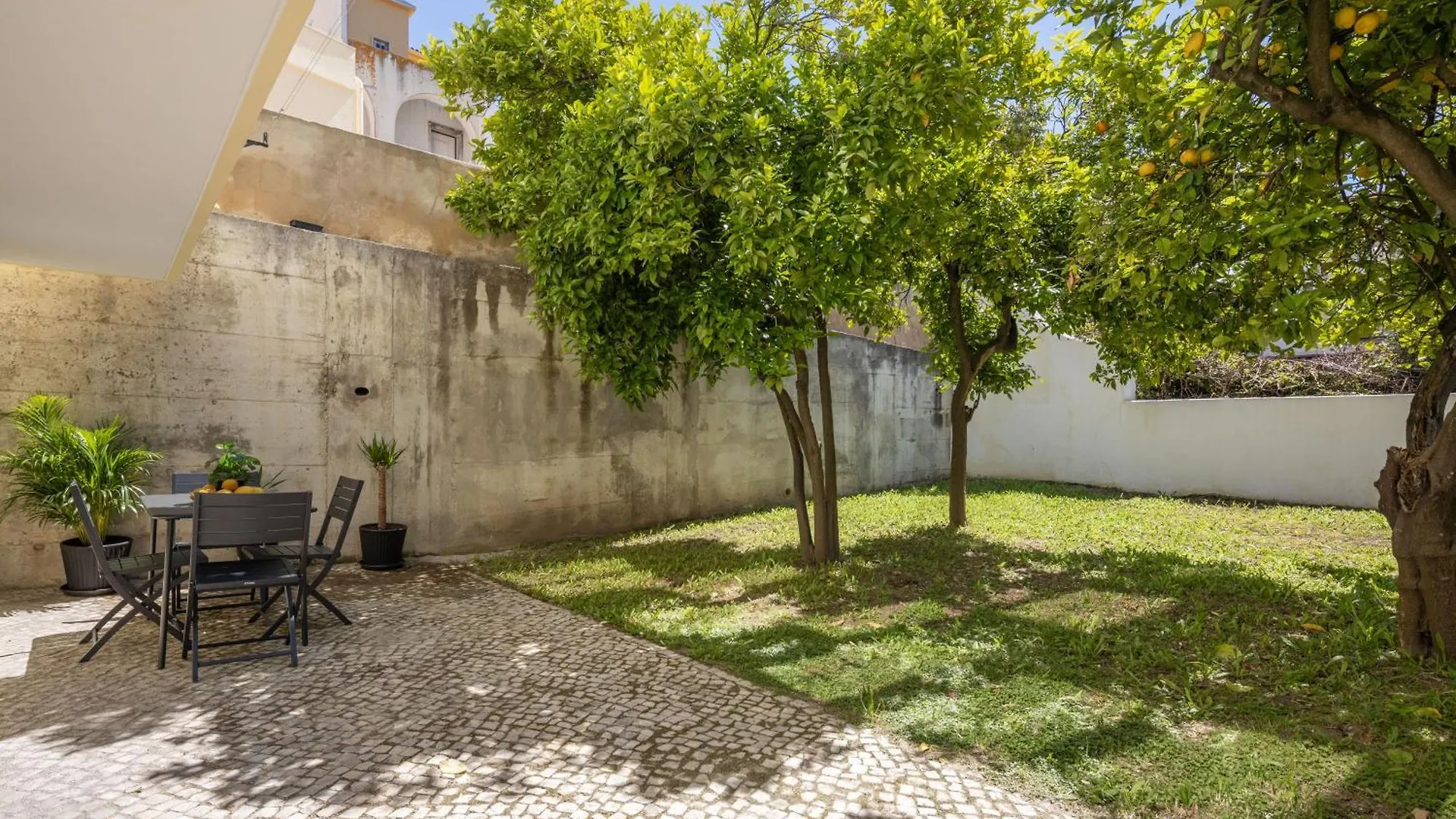 Fancy 2Bdr Duplex With Patio By Lovelystay Lisboa Apartman